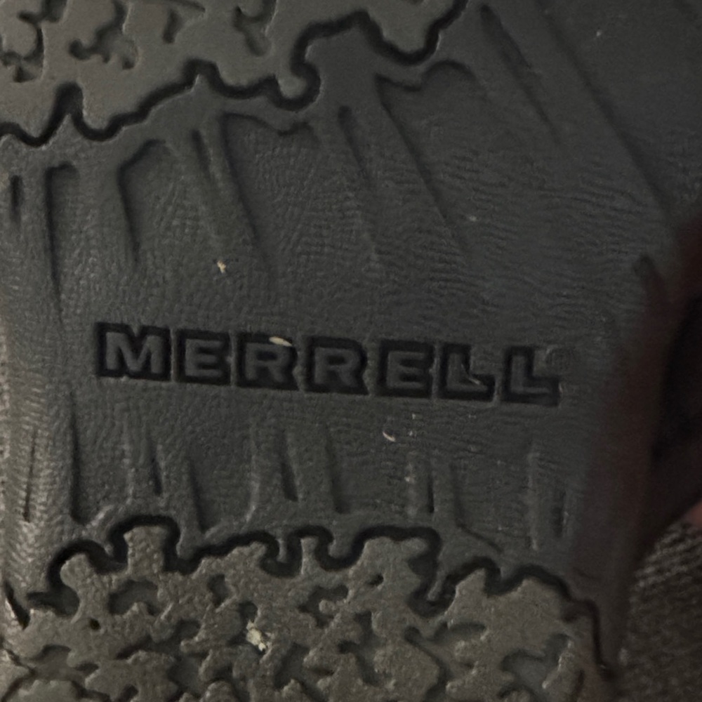 Merrell Women’s Black Flip Flops - Picture 2 of 3